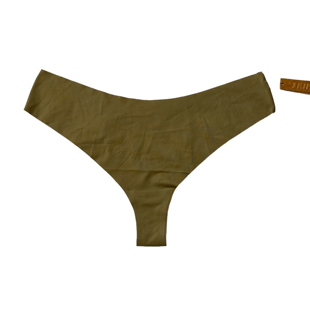 NWT Skims Naked Seamless Dipped Front Thong in Desert Women’s L